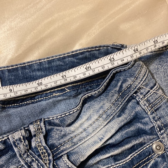 “No Boundaries” Denim Jean Capris size 9 - Picture 3 of 11
